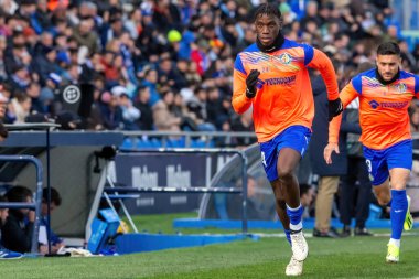 Madrid, İspanya - 11 Şubat 2024 Getafe FC ile Celta de Vigo arasındaki lig maçı. Zafer kazan. Top Ilaix Moriba 'da. Profesyonel futbolcular. Top için savaş..
