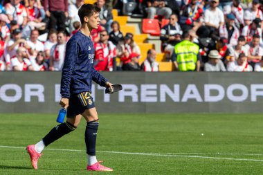 Madrid, İspanya - 18 Şubat 2024: Rayo Vallecano ve Real Madrid arasındaki lig maçı başkentte oynandı. Maç sırasında Burn Güler. Madrid Derbisi. Profesyonel futbolcular.