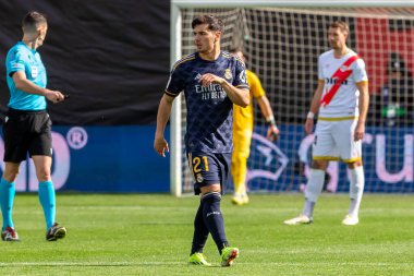 Madrid, İspanya - 18 Şubat 2024: Rayo Vallecano ve Real Madrid arasındaki lig maçı başkentte oynandı. Maç sırasında Brahim. Madrid Derbisi. Profesyonel futbolcular.