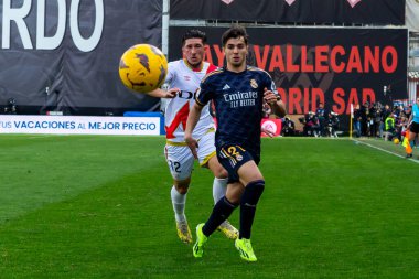 Madrid, İspanya - 18 Şubat 2024: Rayo Vallecano ve Real Madrid arasındaki lig maçı başkentte oynandı. Maç sırasında Brahim. Madrid Derbisi. Profesyonel futbolcular.