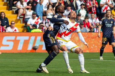 Madrid, İspanya - 18 Şubat 2024: Rayo Vallecano ve Real Madrid arasındaki lig maçı başkentte oynandı. Maç sırasında Camavinga. Madrid Derbisi. Profesyonel futbolcular.