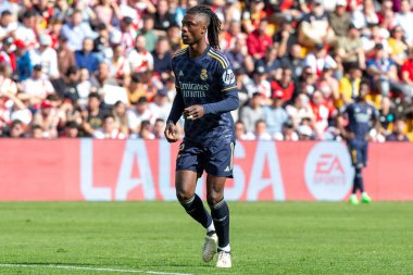 Madrid, İspanya - 18 Şubat 2024: Rayo Vallecano ve Real Madrid arasındaki lig maçı başkentte oynandı. Maç sırasında Camavinga. Madrid Derbisi. Profesyonel futbolcular.