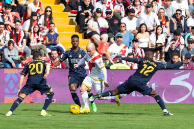 Madrid, İspanya - 18 Şubat 2024: Rayo Vallecano ve Real Madrid arasındaki lig maçı başkentte oynandı. Maç sırasında Camavinga. Madrid Derbisi. Profesyonel futbolcular.