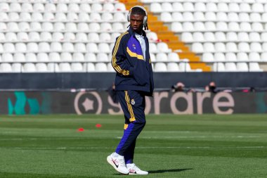 Madrid, İspanya - 18 Şubat 2024: Rayo Vallecano ve Real Madrid arasındaki lig maçı başkentte oynandı. Maç sırasında Camavinga. Madrid Derbisi. Profesyonel futbolcular.