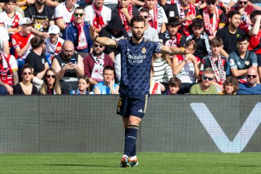 Madrid, İspanya - 18 Şubat 2024: Rayo Vallecano ve Real Madrid arasındaki lig maçı başkentte oynandı. Maç sırasında Nacho. Madrid Derbisi. Profesyonel futbolcular.