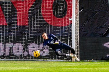 Madrid, İspanya - 18 Şubat 2024: Rayo Vallecano ve Real Madrid arasındaki lig maçı başkentte oynandı. Madrid Derbisi. Profesyonel futbolcular.