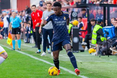 Madrid, İspanya - 18 Şubat 2024: Rayo Vallecano ve Real Madrid arasındaki lig maçı başkentte oynandı. Maç sırasında Vinicius. Madrid Derbisi. Profesyonel futbolcular.