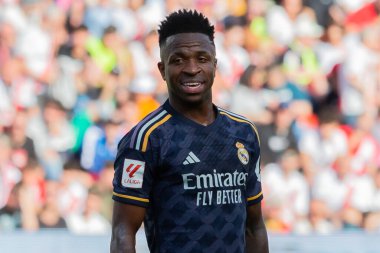 Madrid, İspanya - 18 Şubat 2024: Rayo Vallecano ve Real Madrid arasındaki lig maçı başkentte oynandı. Maç sırasında Vinicius. Madrid Derbisi. Profesyonel futbolcular.