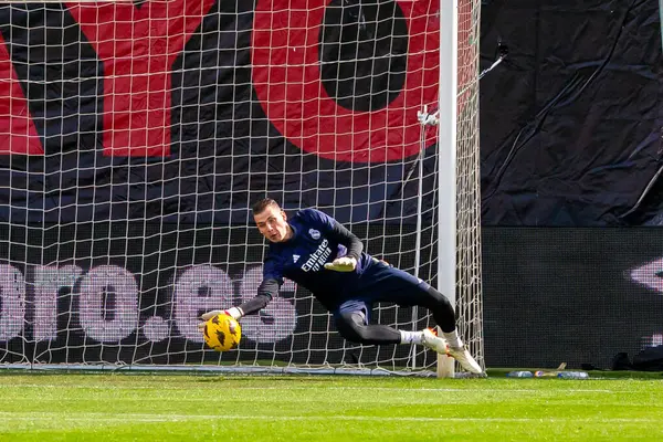 Madrid, İspanya - 18 Şubat 2024: Rayo Vallecano ve Real Madrid arasındaki lig maçı başkentte oynandı. Madrid Derbisi. Profesyonel futbolcular.