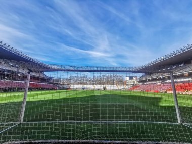Madrid, İspanya... 18 Şubat 2024: Rayo Vallecano taraftarları futbol stadyumları yıkılmasın diye savaşıyor. Rayo Vallecano güvenlik eksikliği nedeniyle futbol stadyumunu değiştirmek zorunda kaldı..