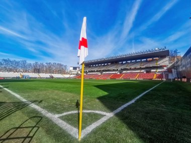 Madrid, İspanya... 18 Şubat 2024: Rayo Vallecano taraftarları futbol stadyumları yıkılmasın diye savaşıyor. Rayo Vallecano güvenlik eksikliği nedeniyle futbol stadyumunu değiştirmek zorunda kaldı..
