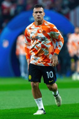Madrid, İspanya... 13 Mart 2024 Atletico Madrid ve Inter Milan arasında oynanan 16 rauntluk maç. Top Lautaro Martinez 'de. Arjantinli oyuncu. .