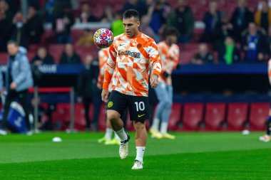 Madrid, İspanya... 13 Mart 2024 Atletico Madrid ve Inter Milan arasında oynanan 16 rauntluk maç. Top Lautaro Martinez 'de. Arjantinli oyuncu. .