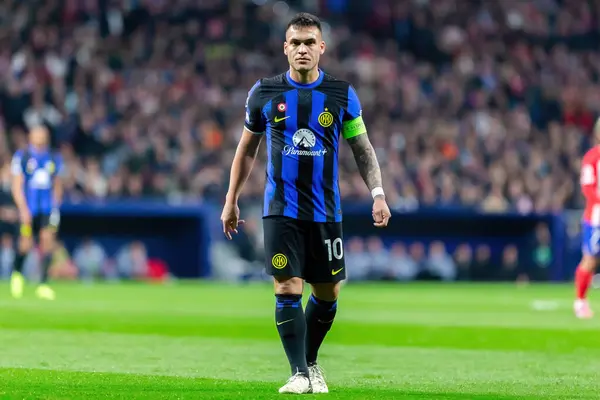 Madrid, İspanya... 13 Mart 2024 Atletico Madrid ve Inter Milan arasında oynanan 16 rauntluk maç. Top Lautaro Martinez 'de. Arjantinli oyuncu. .