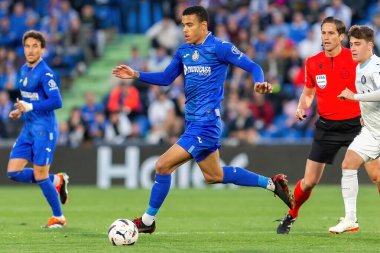 Madrid, İspanya - 16 Mart 2024: Getafe FC ile Girona FC arasında oynanan lig maçı Madrid 'de oynandı. Futbolcular. Profesyonel lig. Zafer kazanın.