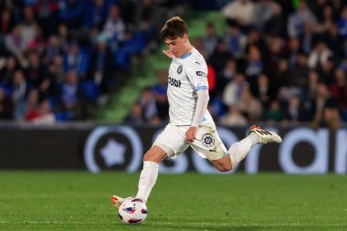 Madrid, İspanya - 16 Mart 2024: Getafe FC ile Girona FC arasında oynanan lig maçı Madrid 'de oynandı. Futbolcular. Profesyonel lig. Zafer kazanın.