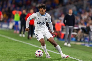 Madrid, İspanya - 16 Mart 2024: Getafe FC ile Girona FC arasında oynanan lig maçı Madrid 'de oynandı. Top Jastin Garcia 'da. Profesyonel lig. Futbolcular.