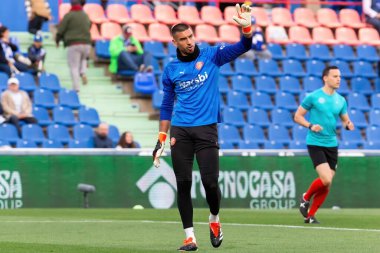 Madrid, İspanya - 16 Mart 2024: Getafe FC ile Girona FC arasında oynanan lig maçı Madrid 'de oynandı. Paulo Gazaniga topu aldı. Profesyonel lig. Futbolcular.