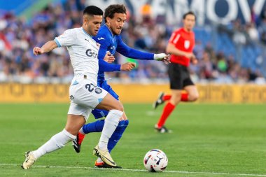 Madrid, İspanya - 16 Mart 2024: Getafe FC ile Girona FC arasında oynanan lig maçı Madrid 'de oynandı. Yan Couto topu aldı. Profesyonel lig. Futbolcular.