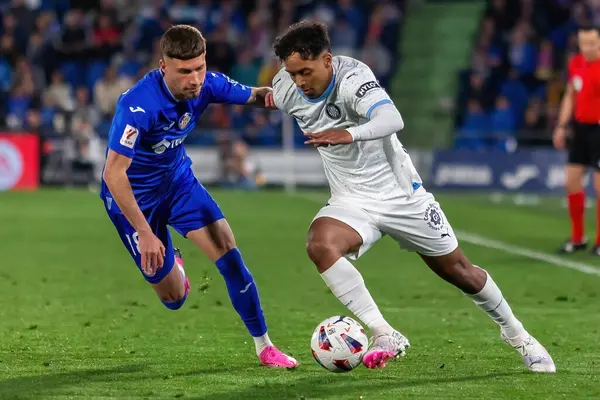 Madrid, İspanya - 16 Mart 2024: Getafe FC ile Girona FC arasında oynanan lig maçı Madrid 'de oynandı. Top Jastin Garcia 'da. Profesyonel lig. Futbolcular.
