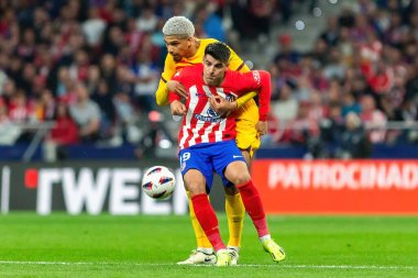 Madrid, İspanya - 17 Mart 2024: Madrid 'de Atletico de Madrid ile Barcelona FC arasında oynanan lig maçı. Katalan takımı için zafer.