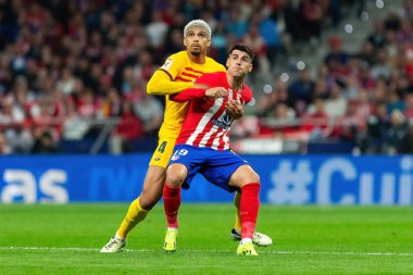 Madrid, İspanya - 17 Mart 2024: Madrid 'de Atletico de Madrid ile Barcelona FC arasında oynanan lig maçı. Katalan takımı için zafer.