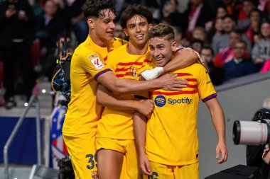 Madrid, İspanya - 17 Mart 2024: Madrid 'de Atletico de Madrid ile Barcelona FC arasında oynanan lig maçı. Katalan takımı için zafer. Fermin 'in golü. Futbolcular.