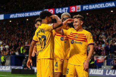Madrid, İspanya - 17 Mart 2024: Madrid 'de Atletico de Madrid ile Barcelona FC arasında oynanan lig maçı. Katalan takımı için zafer. Fermin 'in golü. Futbolcular.