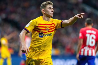 Madrid, İspanya - 17 Mart 2024: Madrid 'de Atletico de Madrid ile Barcelona FC arasında oynanan lig maçı. Katalan takımı için zafer. Fermin 'in golü. Futbolcular.