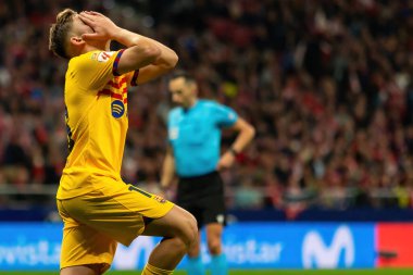 Madrid, İspanya - 17 Mart 2024: Madrid 'de Atletico de Madrid ile Barcelona FC arasında oynanan lig maçı. Top Fermin Lopez 'de. Futbolcular.