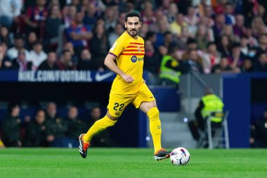 Madrid, İspanya - 17 Mart 2024: Madrid 'de Atletico de Madrid ile Barcelona FC arasında oynanan lig maçı. Top Ilkay Gundogan 'da. Futbolcular.