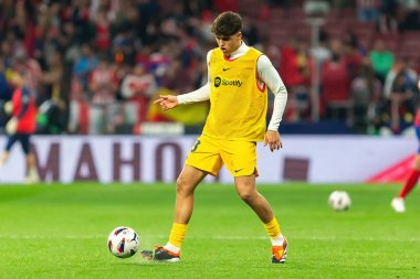 Madrid, İspanya - 17 Mart 2024: Madrid 'de Atletico de Madrid ile Barcelona FC arasında oynanan lig maçı. Top Pau Cubar 'da. Futbolcular.