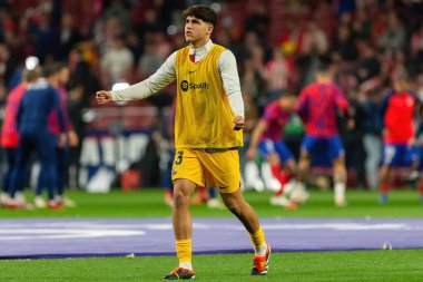 Madrid, İspanya - 17 Mart 2024: Madrid 'de Atletico de Madrid ile Barcelona FC arasında oynanan lig maçı. Top Pau Cubar 'da. Futbolcular.