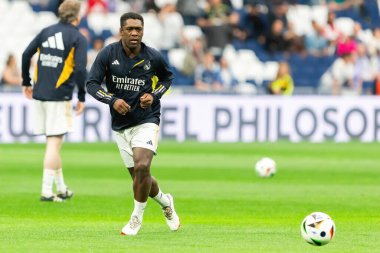 Madrid, İspanya - 23 Mart 2024: Santiago Bernabeu 'da Real Madrid Leyendaa ve Porto Vintage arasında dayanışma maçı. Gerçek Madrid efsaneleri maçta karşılaşır.