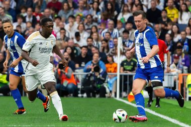 Madrid, İspanya - 23 Mart 2024: Santiago Bernabeu 'da Real Madrid Leyendaa ve Porto Vintage arasında dayanışma maçı. Gerçek Madrid efsaneleri maçta karşılaşır.