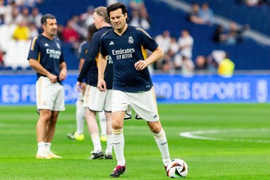 Madrid, İspanya - 23 Mart 2024: Santiago Bernabeu 'da Real Madrid Leyendaa ve Porto Vintage arasında dayanışma maçı. Gerçek Madrid efsaneleri maçta karşılaşır.