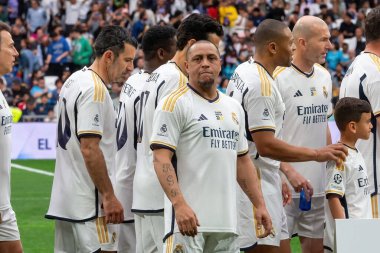 Madrid, İspanya - 23 Mart 2024: Santiago Bernabeu 'da Real Madrid Leyendaa ve Porto Vintage arasında dayanışma maçı. Gerçek Madrid efsaneleri maçta karşılaşır.