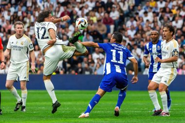 Madrid, İspanya - 23 Mart 2024: Santiago Bernabeu 'da Real Madrid Leyendaa ve Porto Vintage arasında dayanışma maçı. Gerçek Madrid efsaneleri maçta karşılaşır.