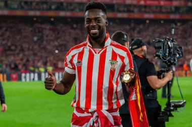 Seville, İspanya - 6 Nisan 2024: Athletic Club de Bilbao ile Real Mallorca arasındaki Copa del Rey futbol maçının finali. Atletizm oyuncuları zaferi kutluyor.