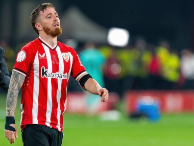 Seville, İspanya - 6 Nisan 2024: Athletic Club de Bilbao ile Real Mallorca arasındaki Copa del Rey futbol maçının finali. Bilbao Atletizm Kulübü için zafer. Iker Muniain futbol oyuncusu.