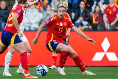 Burgos, İspanya - 9 Nisan 2024: İspanyol bayan futbol takımı ile Çek Cumhuriyeti arasında Burgos 'ta oynanan maç. Top Alexia Putellas 'ta. Kadın futbolcular. Kadın Futbolu.