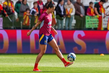 Burgos, İspanya - 9 Nisan 2024: İspanyol bayan futbol takımı ile Çek Cumhuriyeti arasında Burgos 'ta oynanan maç. Top Jenni Hermoso 'da. Kadın futbolcular. Kadın Futbolu.