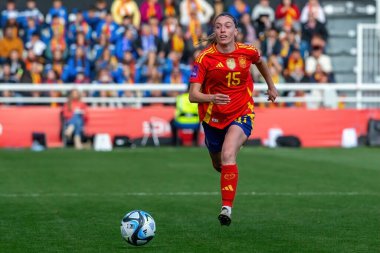 Burgos, İspanya - 9 Nisan 2024: İspanyol bayan futbol takımı ile Çek Cumhuriyeti arasında Burgos 'ta oynanan maç. Dünya şampiyonu. Kadın futbolcular. Kadın Futbolu.