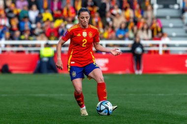 Burgos, İspanya - 9 Nisan 2024: İspanyol bayan futbol takımı ile Çek Cumhuriyeti arasında Burgos 'ta oynanan maç. Dünya şampiyonu. Kadın futbolcular. Kadın Futbolu.