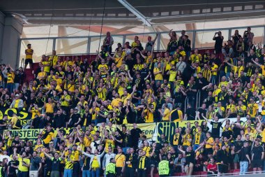Madrid, İspanya - 10 Nisan 2024: Atletico de Madrid ve Borussia Dortmund arasında Şampiyonlar Ligi maçı. Alman takım oyuncuları. Avrupa futbolu. Şampiyonlar Ligi çeyrek finalleri.