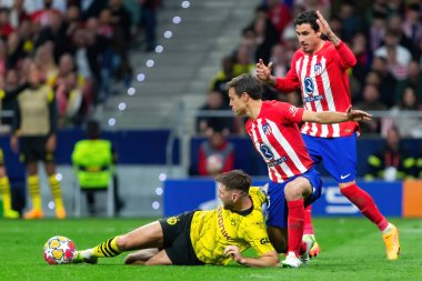 Madrid, İspanya - 10 Nisan 2024: Atletico de Madrid ve Borussia Dortmund arasında Şampiyonlar Ligi maçı. Alman takım oyuncuları. Avrupa futbolu. Şampiyonlar Ligi çeyrek finalleri.