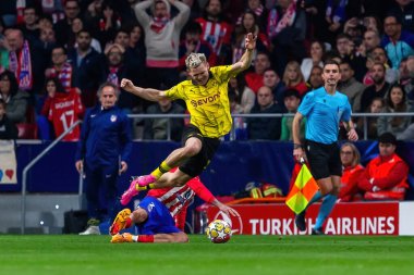 Madrid, İspanya - 10 Nisan 2024: Atletico de Madrid ve Borussia Dortmund arasında Şampiyonlar Ligi maçı. Alman takım oyuncuları. Avrupa futbolu. Şampiyonlar Ligi çeyrek finalleri.