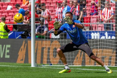 Madrid, İspanya - 13 Nisan 2024: Metropolitan 'da Atletico de Madrid ile Girona FC arasında oynanan lig maçı. Girona oyuncuları. Bir golü kutluyoruz profesyonel futbolcular..