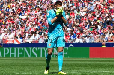 Madrid, İspanya - 13 Nisan 2024: Metropolitan 'da Atletico de Madrid ile Girona FC arasında oynanan lig maçı. Bir golü kutluyoruz profesyonel futbolcular..