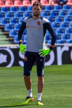 Madrid, İspanya - 21 Nisan 2024 Getafe Fc ve Real Sociedad arasındaki lig maçı. Top oynayan gerçek Sociedad oyuncuları. Futbol maçı. Profesyonel futbolcular.